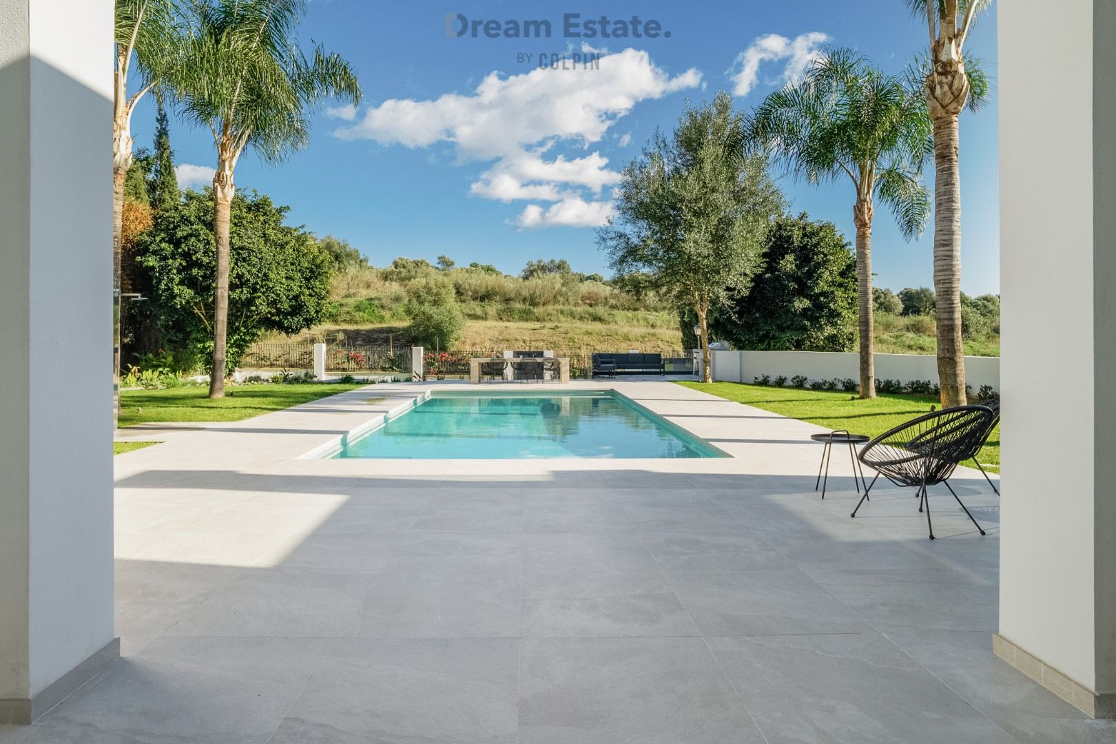 Een moderne familie villa te El Paraiso, Benahavis, New Golden Mile foto 2