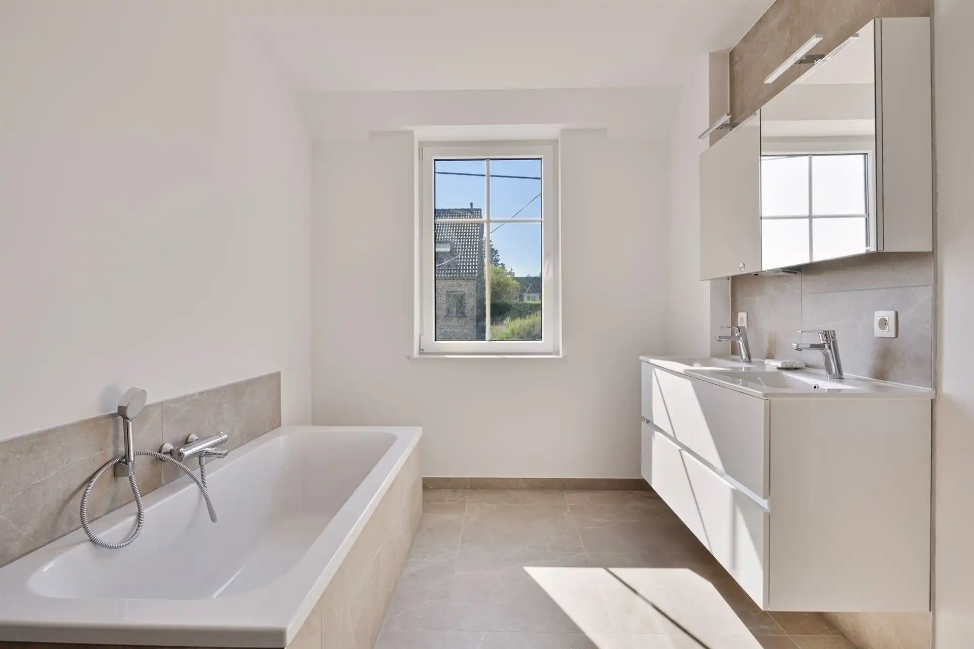 Nieuwbouw woning nabij centrum foto 13
