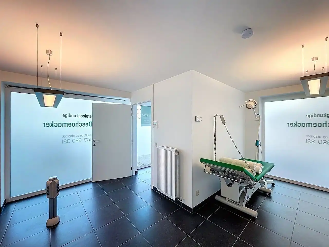 Praktijkruimte in standingvolle residentie ter hoogte van de Knokkestraat te Heist. foto 8