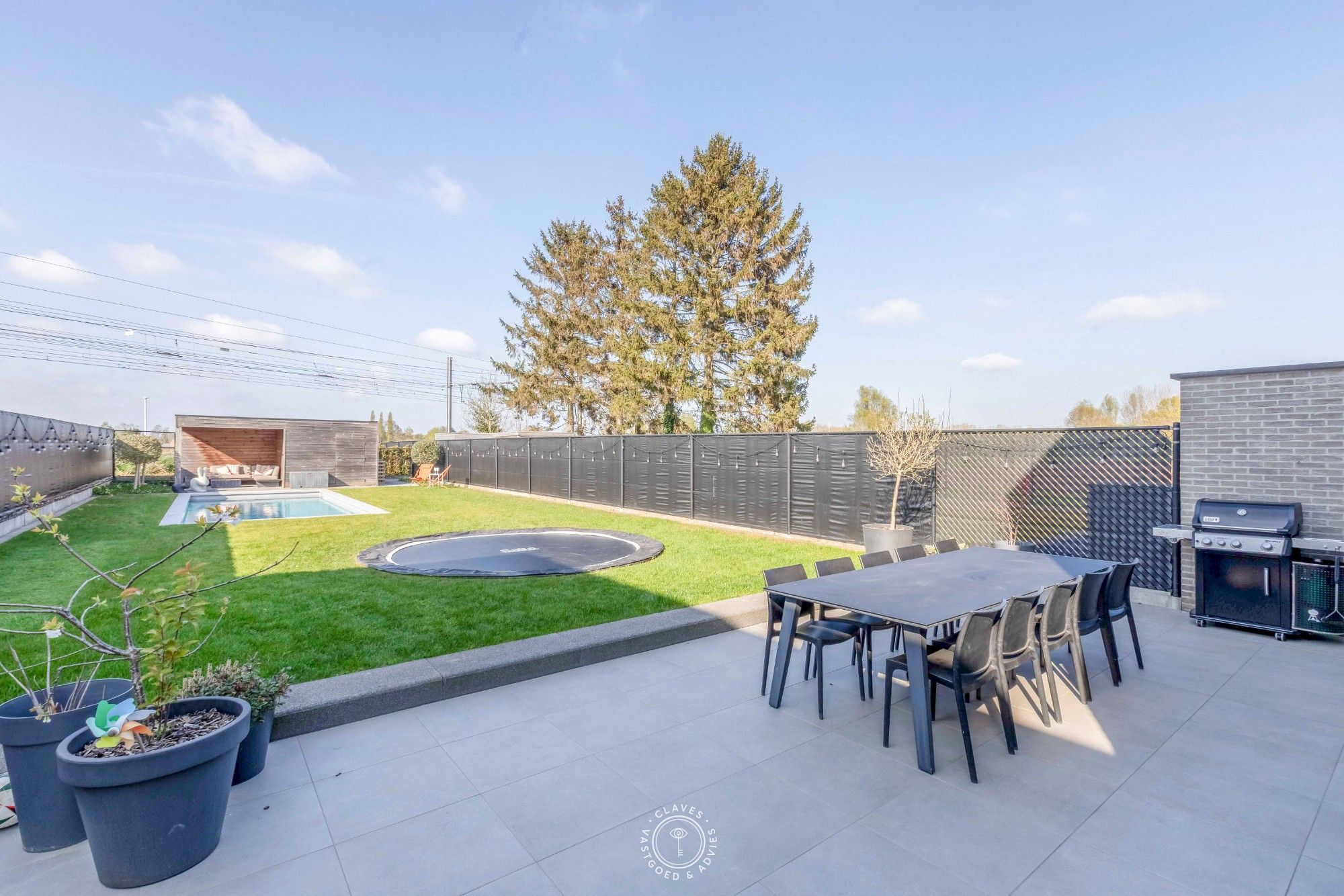 Instapklaar genieten in een moderne woning met tuin en zwembad foto 4