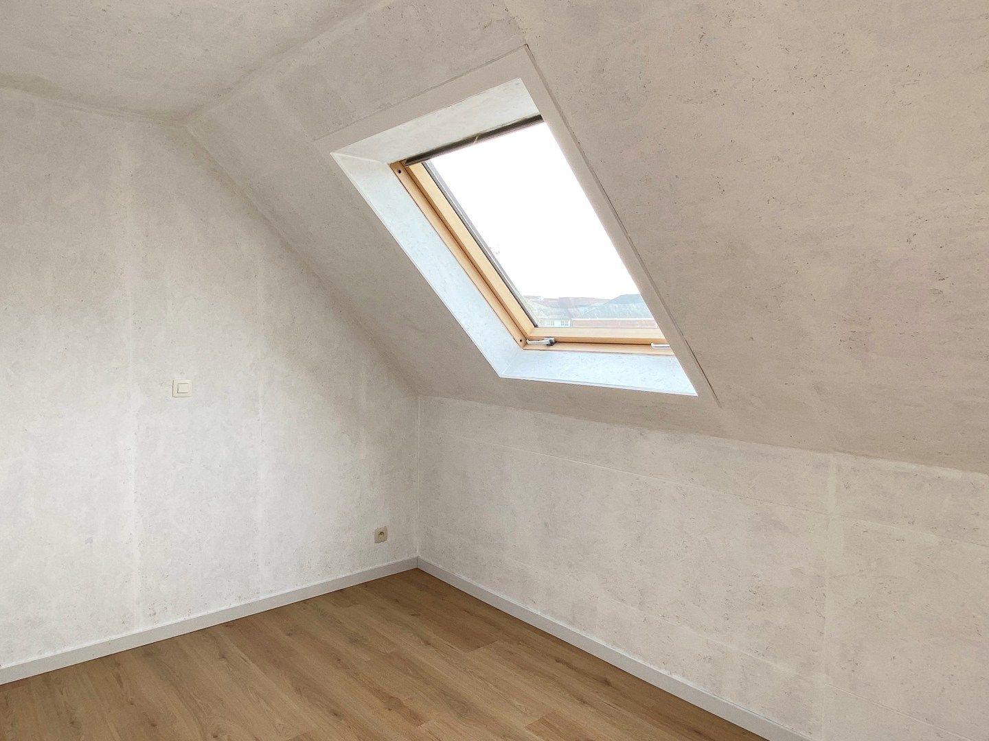 INSTAPKLARE RIJWONING MET 3 SLAAPKAMERS, GARAGE EN TUIN foto 10