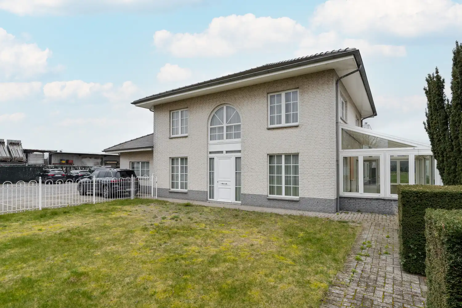 BEDRIJFSPAND MET CONCIERGEWONING foto 122