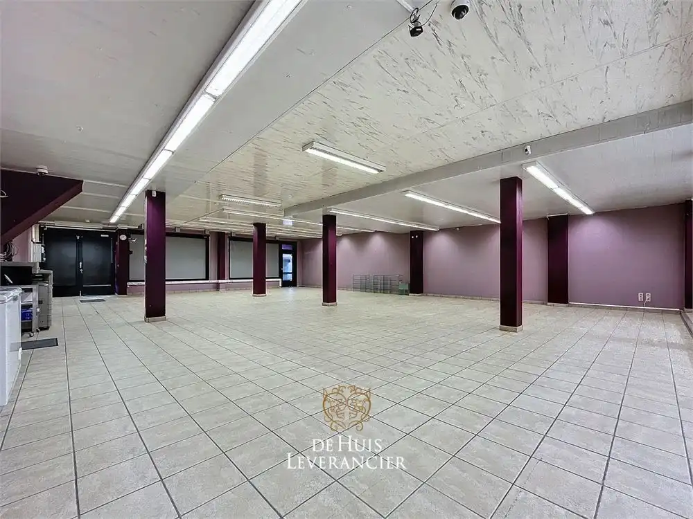 Ruime (253m) handelsgelijkvloers in het centrum van Kontich-Kazerne foto 9