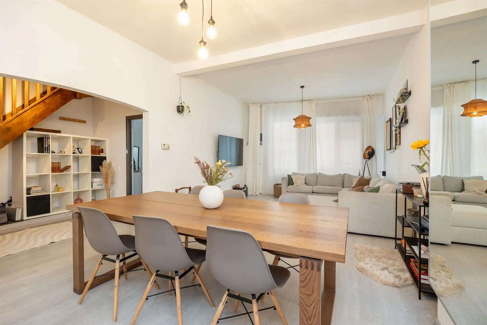 Hoofdfoto van de publicatie: Instapklare gezinswoning met tuin op centrale locatie