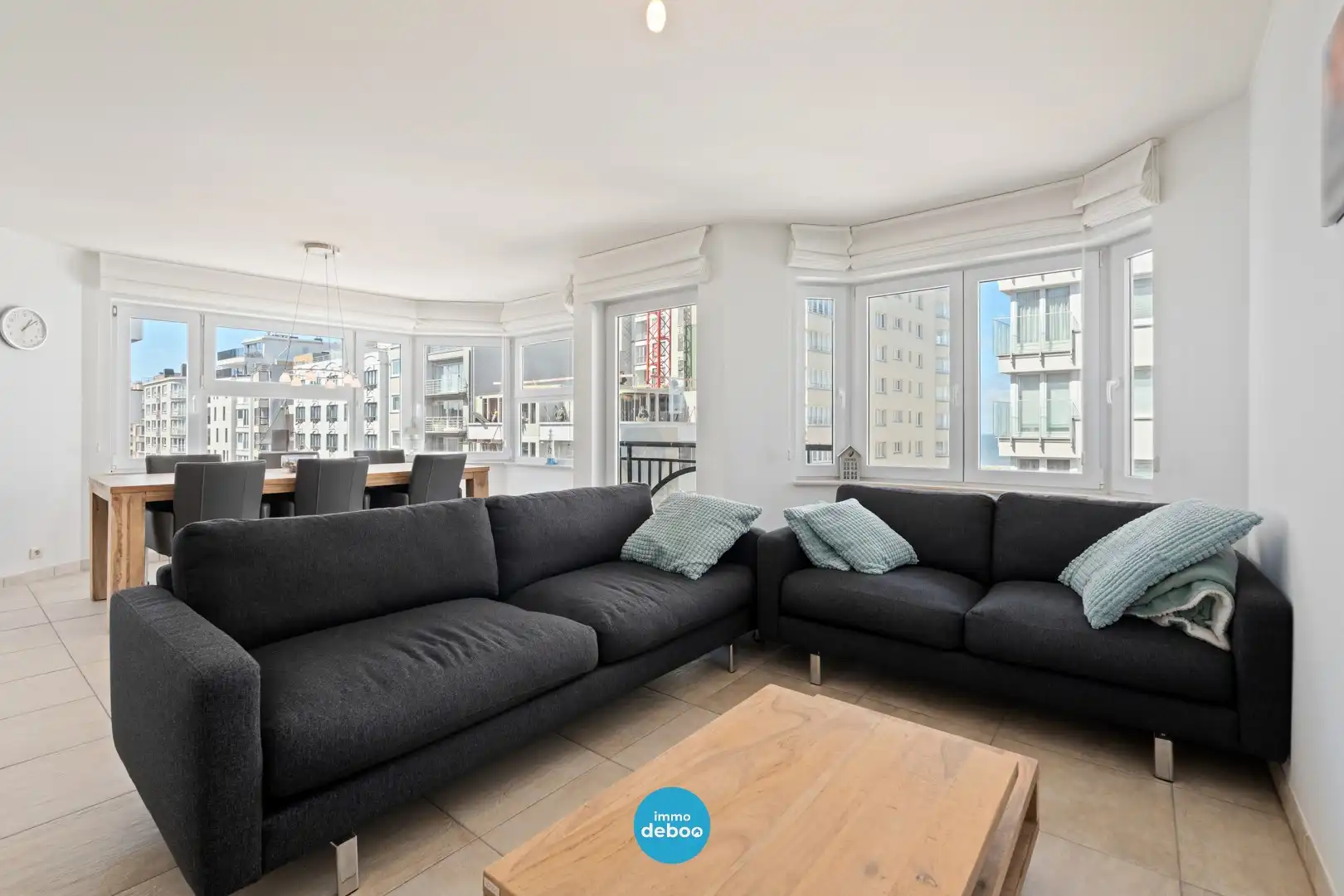 Ruim hoekappartement met zee- en havenzicht foto 4