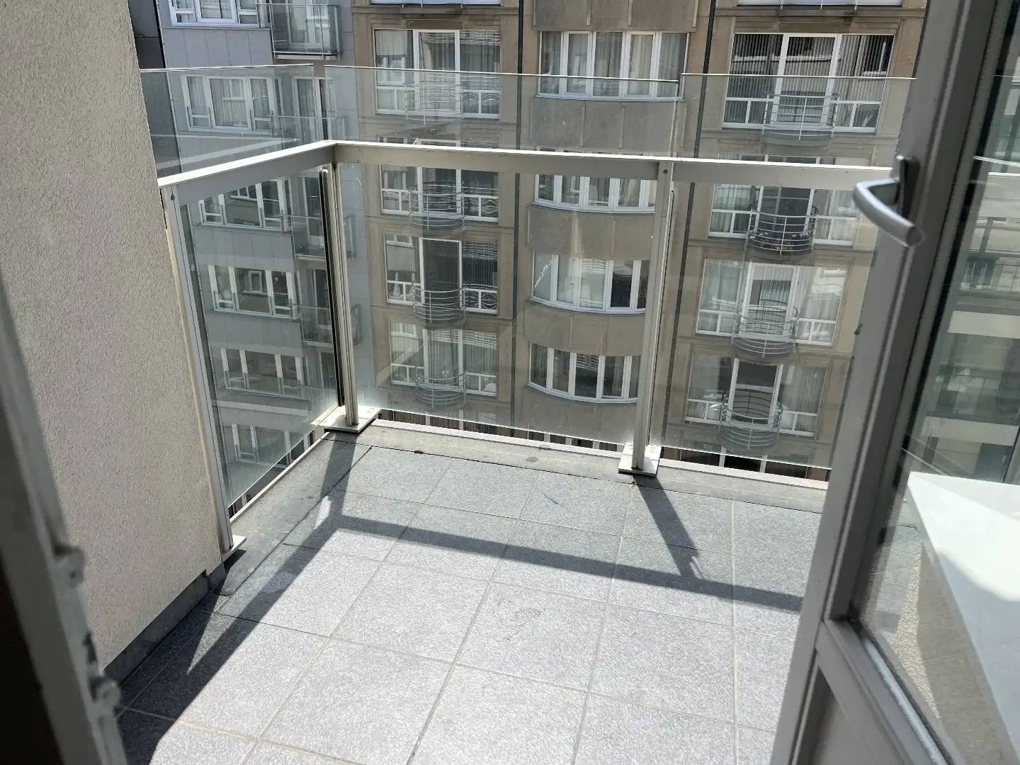 Te Huur – Appartement met Lateraal Zeezicht in het Centrum van Oostende foto 5