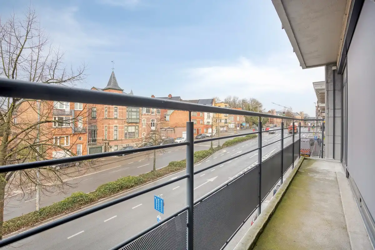 Ruim appartement met 3 slaapkamers, kelderberging en garagebox aan de rand van het centrum foto 15