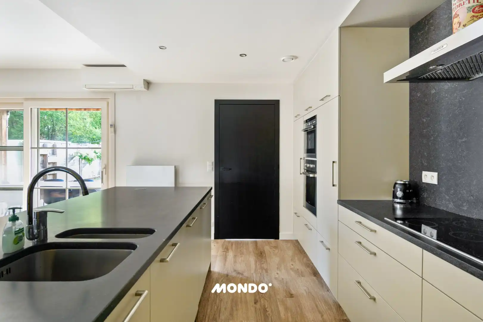 Moderne, energiezuinige woning met zwembad foto 10