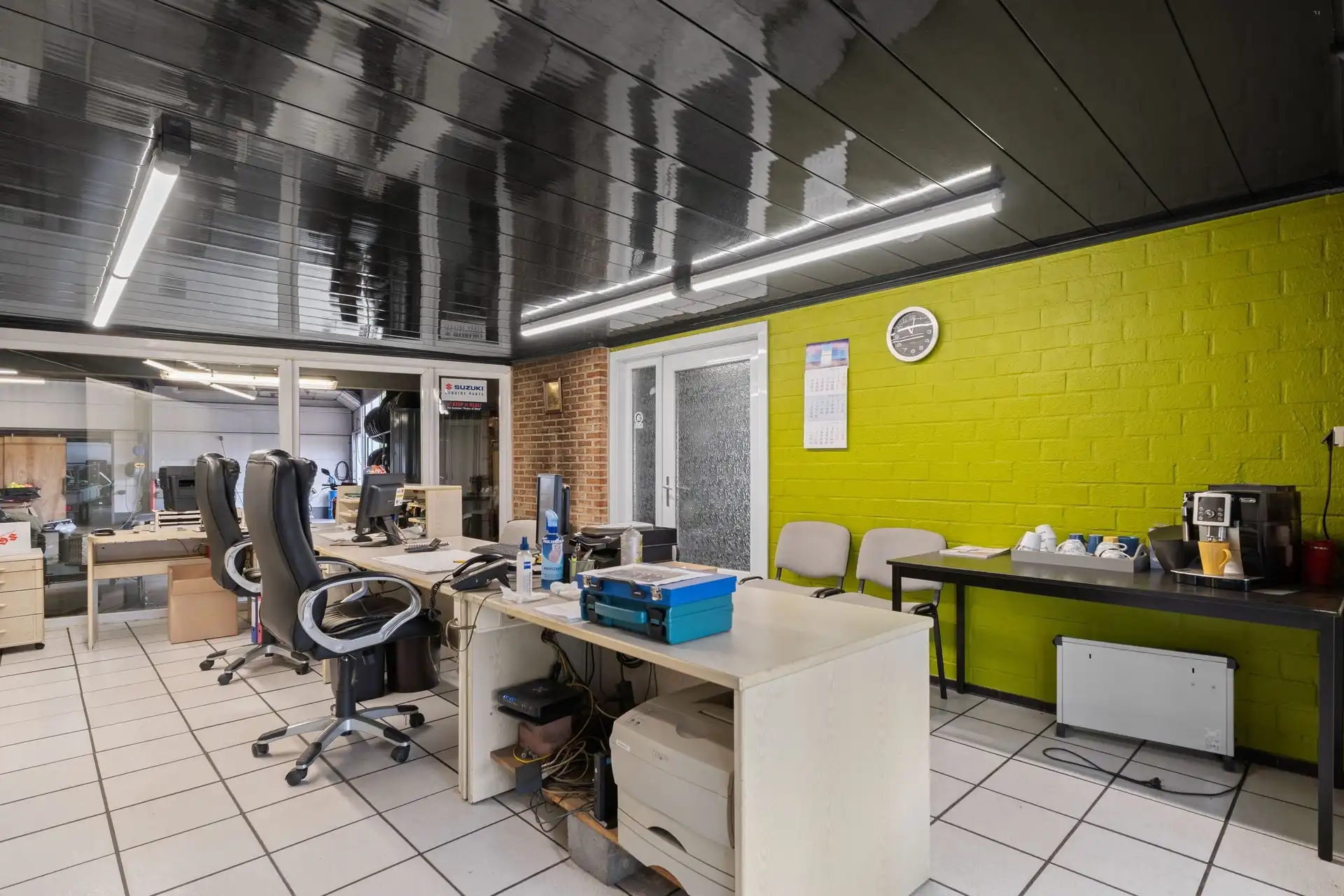2 Vergunde magazijnen, showroom en woning op een ruim perceel foto 22