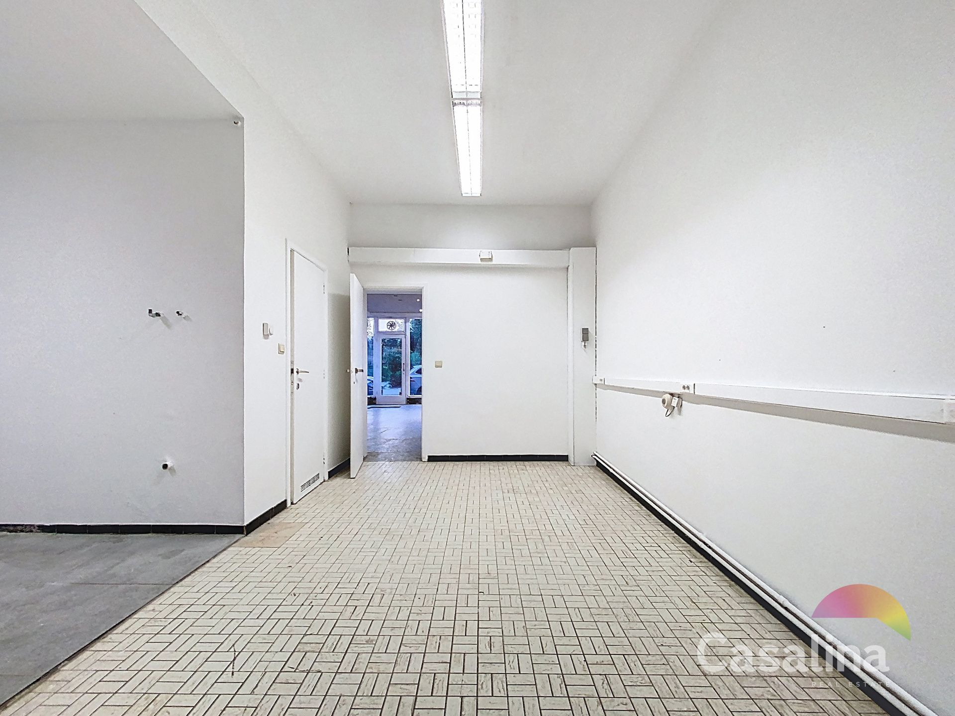 Commerciële ruimte van 104 m² - ideaal gelegen foto 15