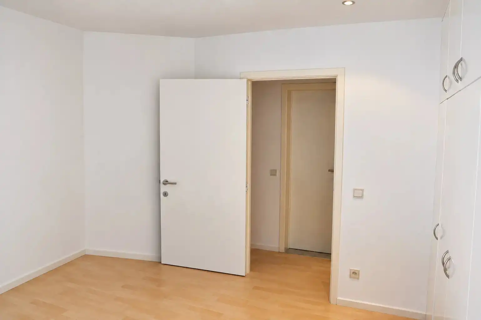 VERRASSEND RUIM EN RUSTIG GELEGEN APPARTEMENT VAN 126 M² NABIJ CENTRUM BILZEN foto 13