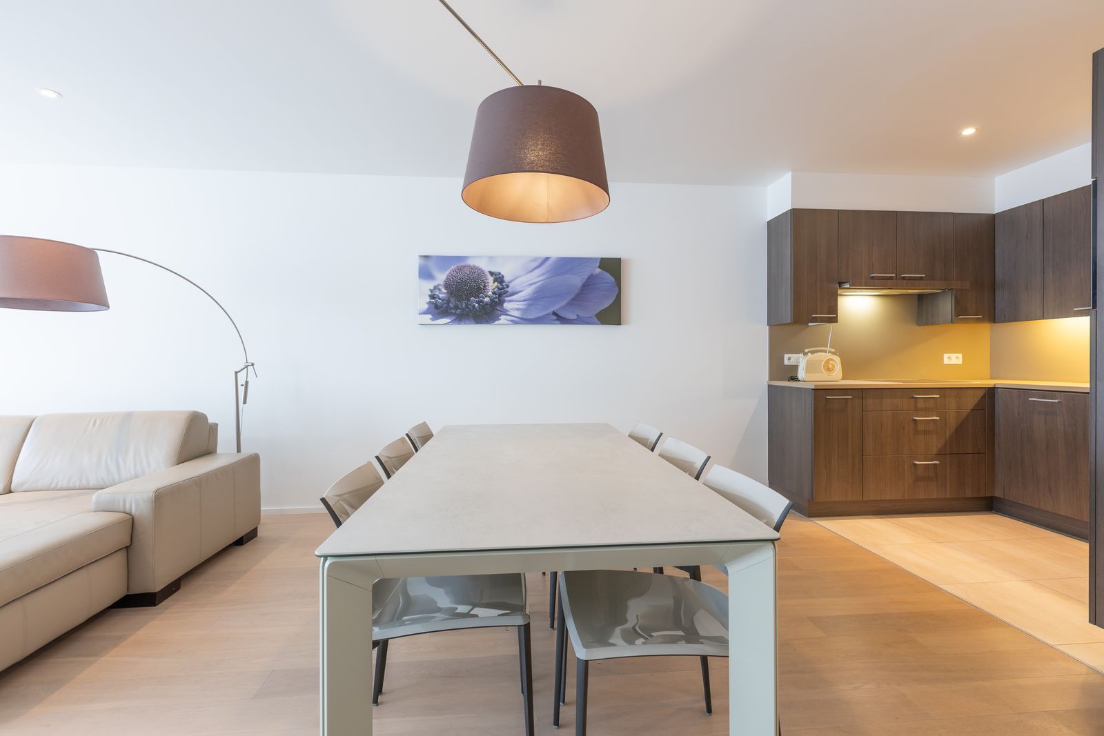 Modern, luxueus en ruim appartement met 2 slpk en 2 zonnige terrassen foto 3