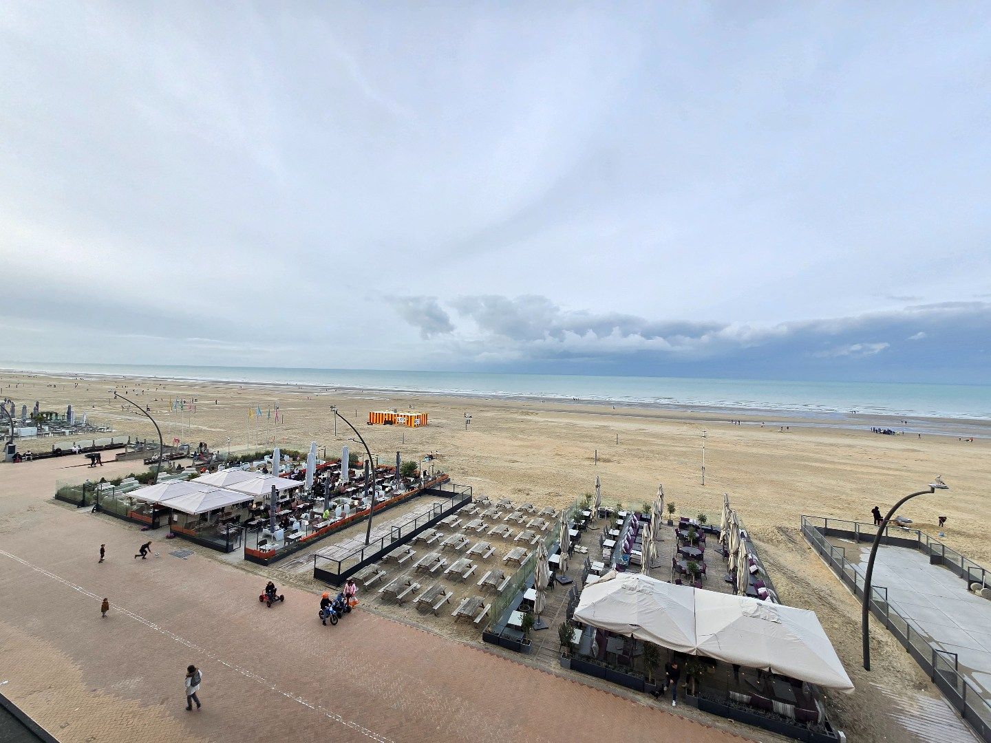 Studio met slaaphoek en frontaal zeezicht foto 4