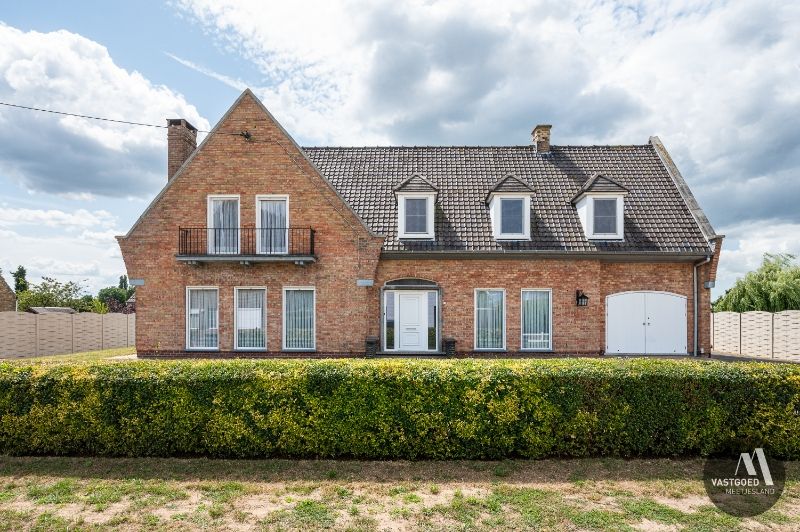 Hoofdfoto van de publicatie: Authentiek renovatieproject boordevol potentieel op 2250m²