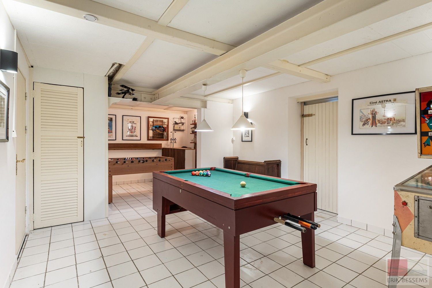 Prachtig gerenoveerde woning/landhuis (van 2011 t.e.m. 2025) gelegen op een ruim perceel van maar liefst circa 6000m2 foto 23