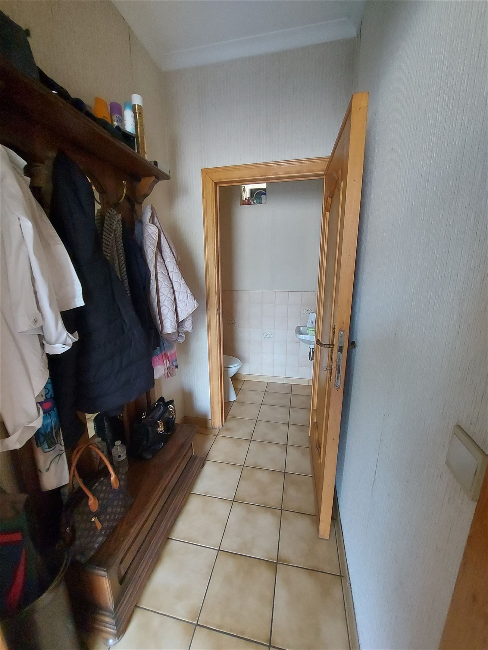 Veelzijdig renovatiepand met woonst en winkel Vloesberg foto 8