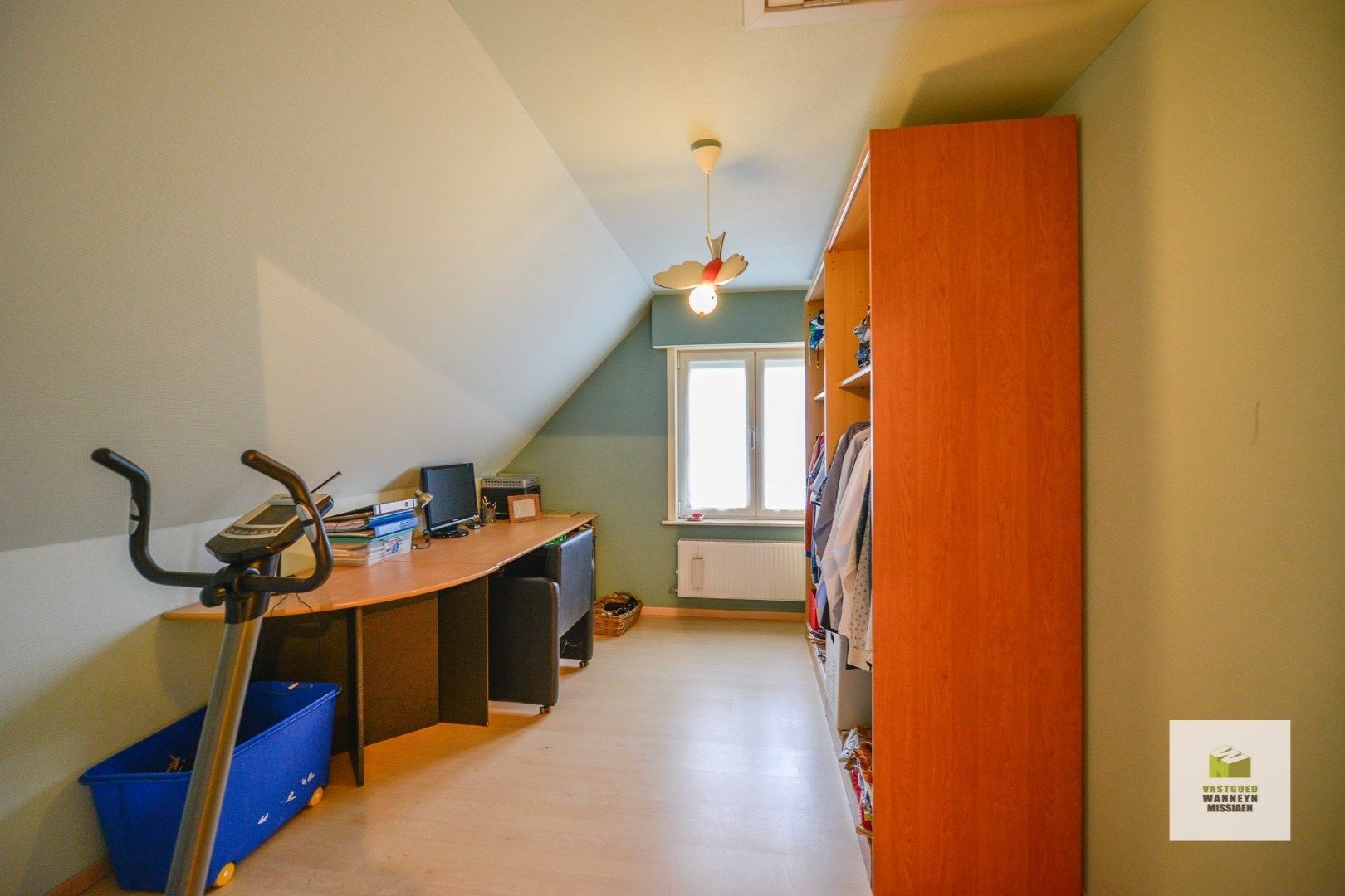Open bebouwing in doodlopende straat met 3 slaapkamers en zongerichte tuin foto 16