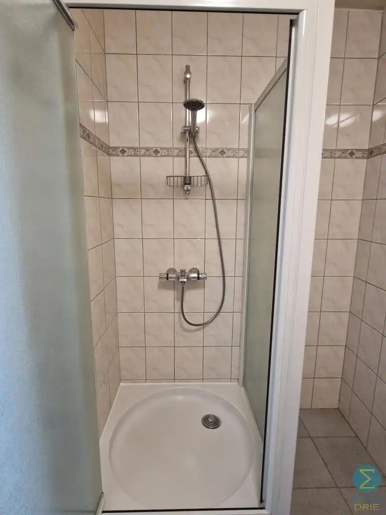 Woning met 3 slaapkamers en inpandige garage op 328m² foto 18