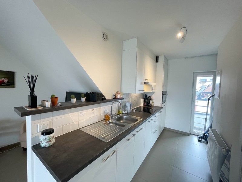 Instapklaar 1-slaapkamerappartement in het hartje van Roeselare! foto 5