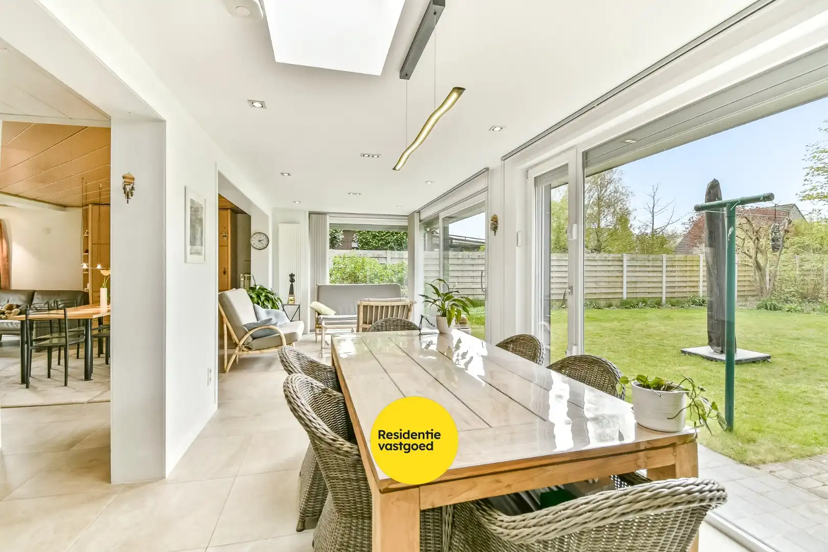 Instapklare woning met 4 slaapkamers, garage en carport foto 8