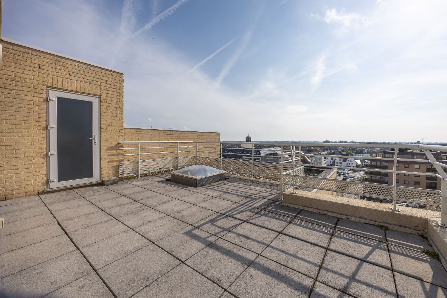 Penthouse op steenworp van het strand met panoramisch zicht foto 18