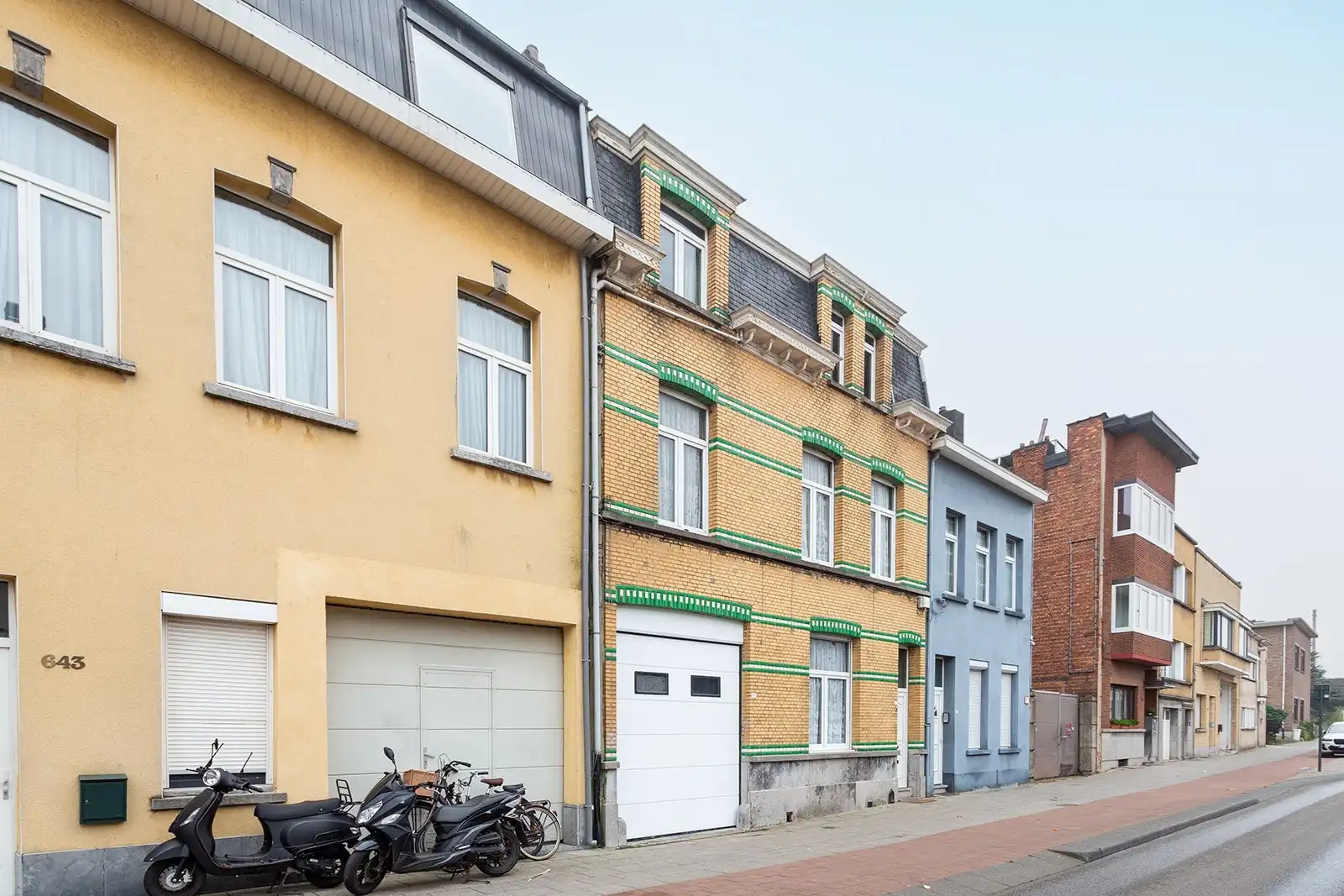 Op te frissen ruime woning met 7 slpk,3 badkamers,terras en garage foto 26