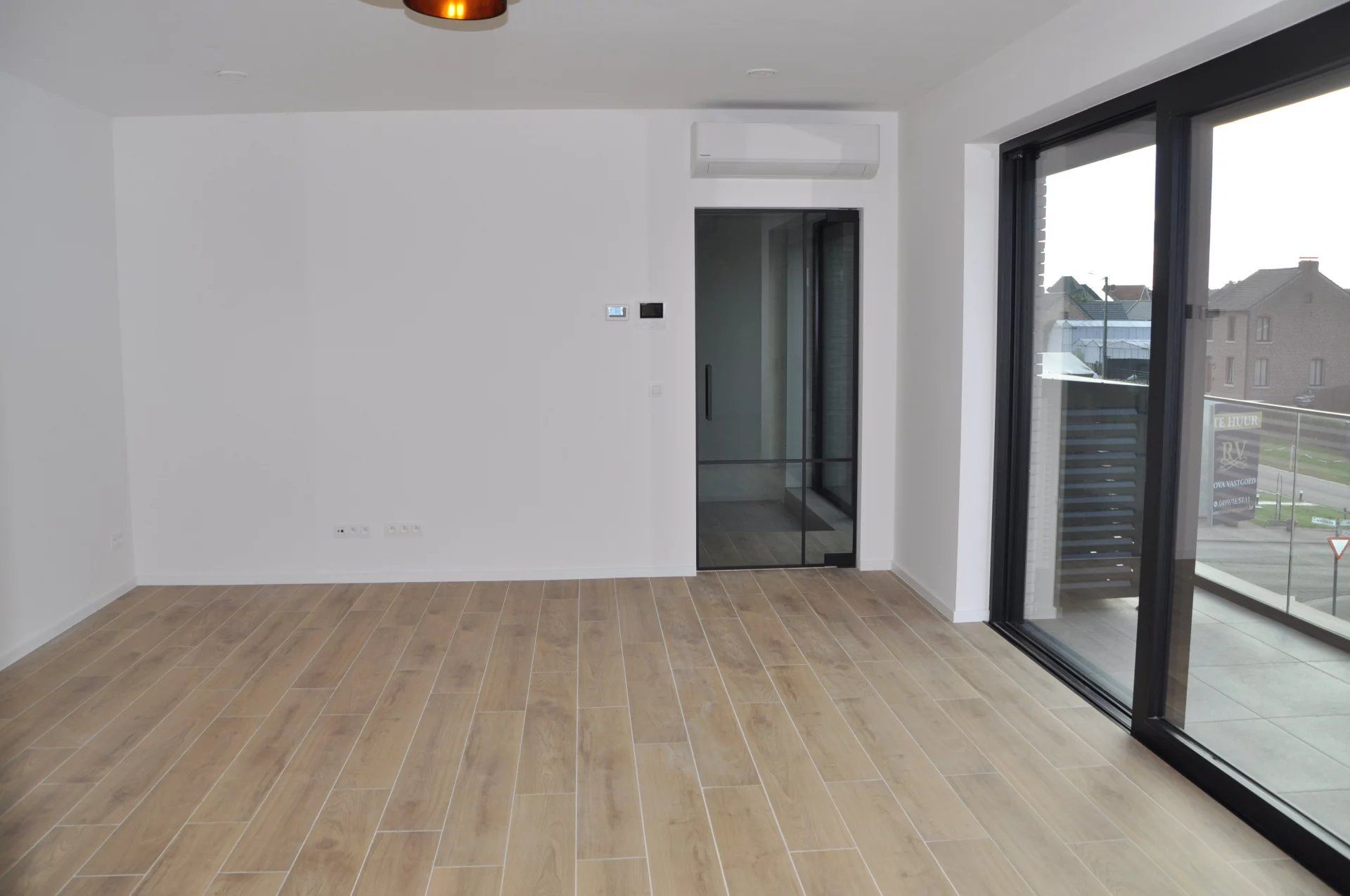 EXCLUSIEF EN KWALITATIEF NIEUWBOUWAPPARTEMENT VAN 163 M² MET 3 SLPK'S, 2 BADK'S EN RIANTE TERRASSEN IN MUNSTERBILZEN foto 6