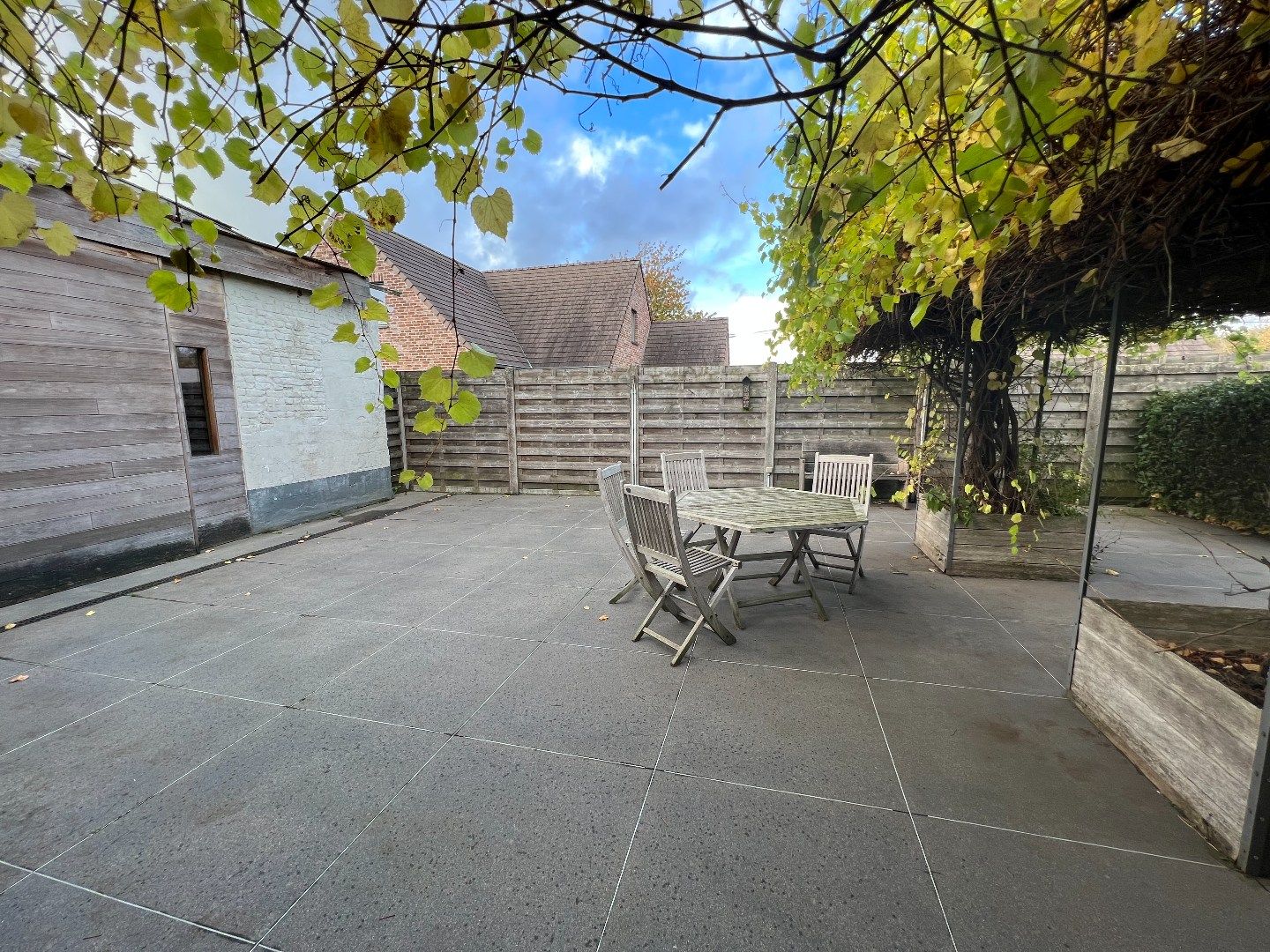 GEZELLIGE WONING MET DRIE SLAAPKAMERS, GARAGE EN TUIN foto 3