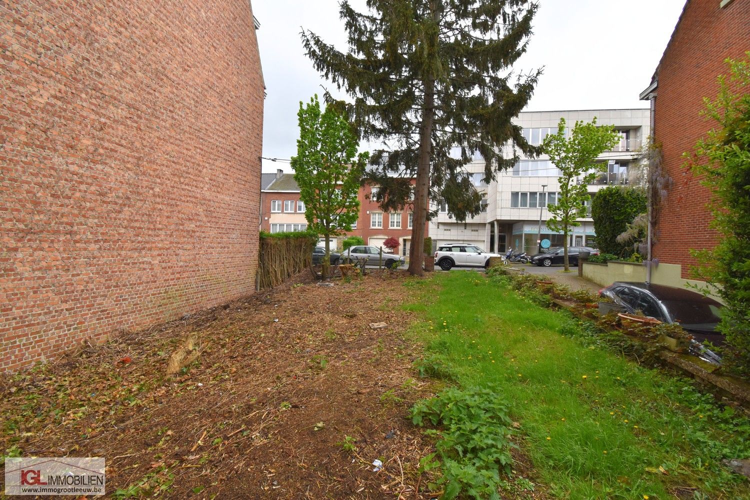 Bouwgrond van 280m² voor halfopen bebouwing foto {{pictureIndex}}