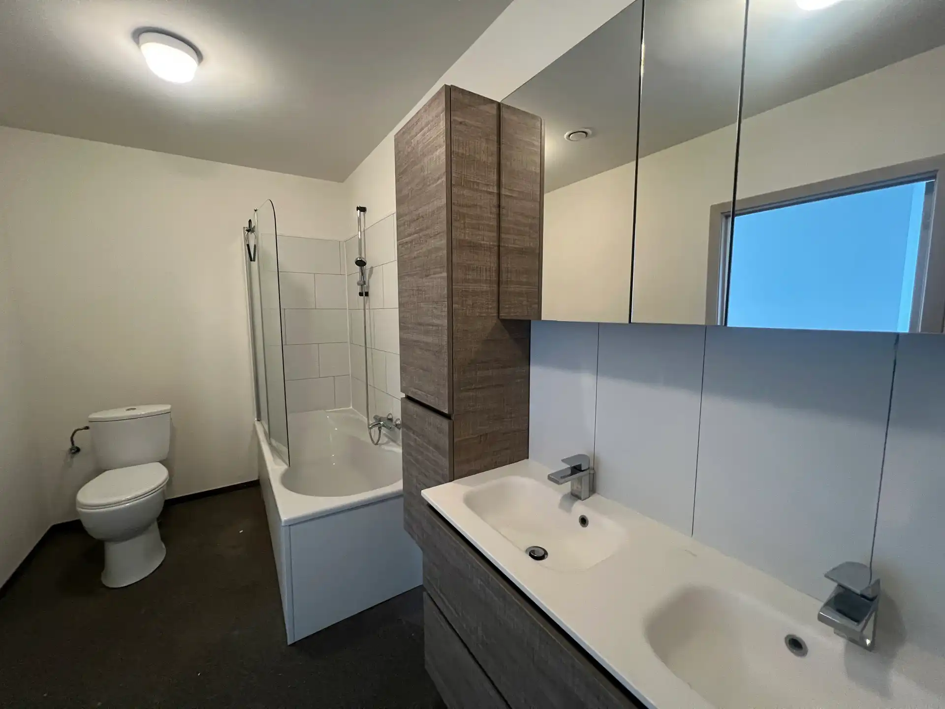 Bedrijfsgebouw met kantoren en woning in Houthalen foto 15