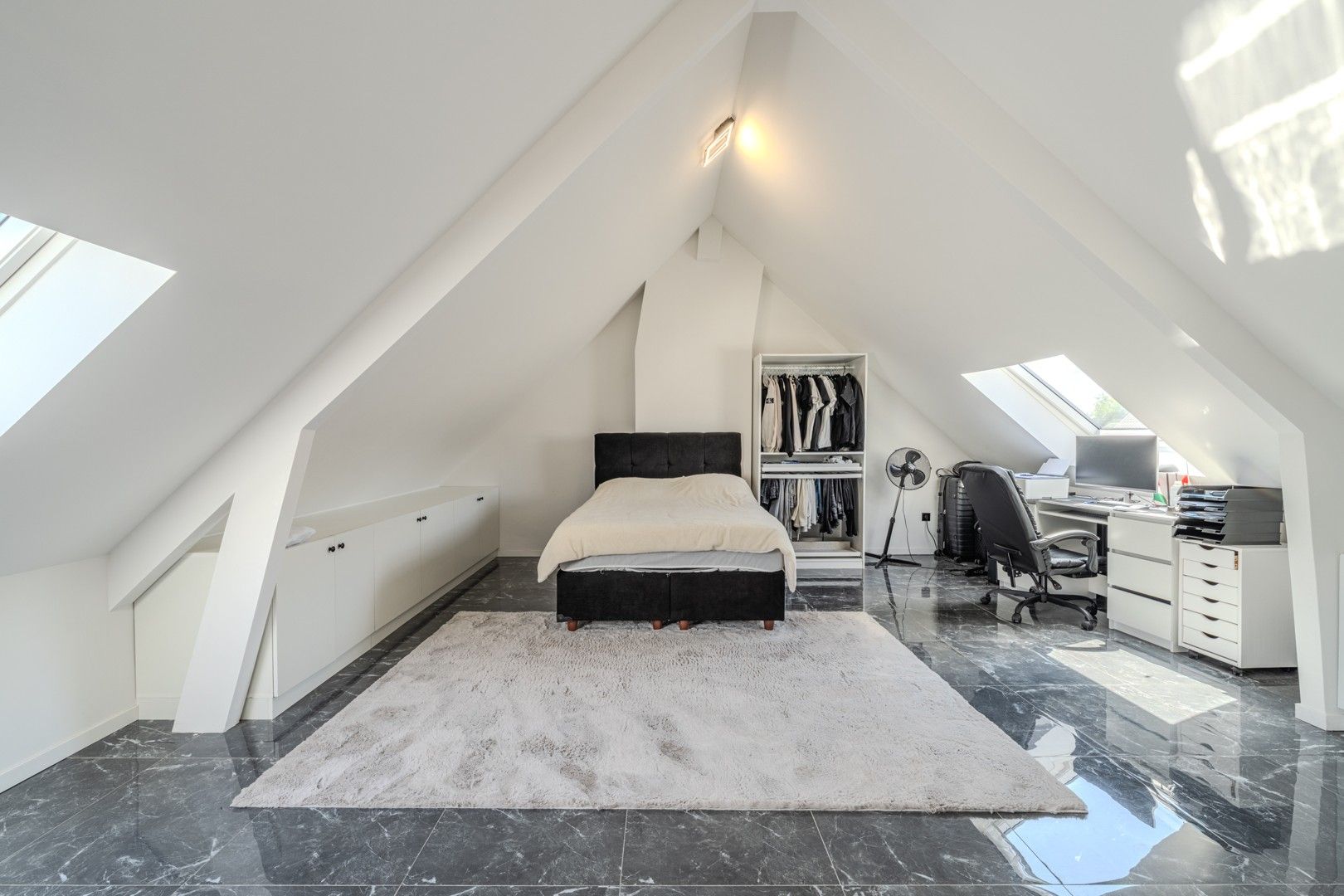 Ruime gerenoveerde woning foto 15