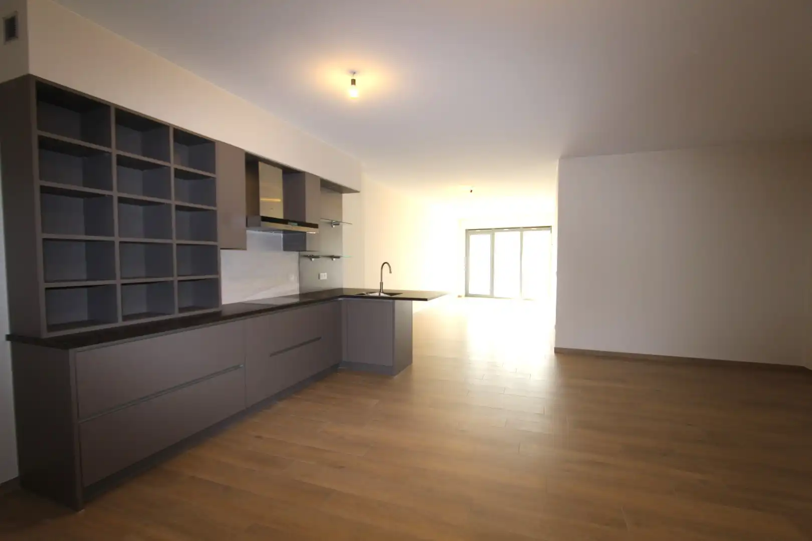 LUXE GELIJKVLOERS APPARTEMENT MET GROOT TERRAS foto 8