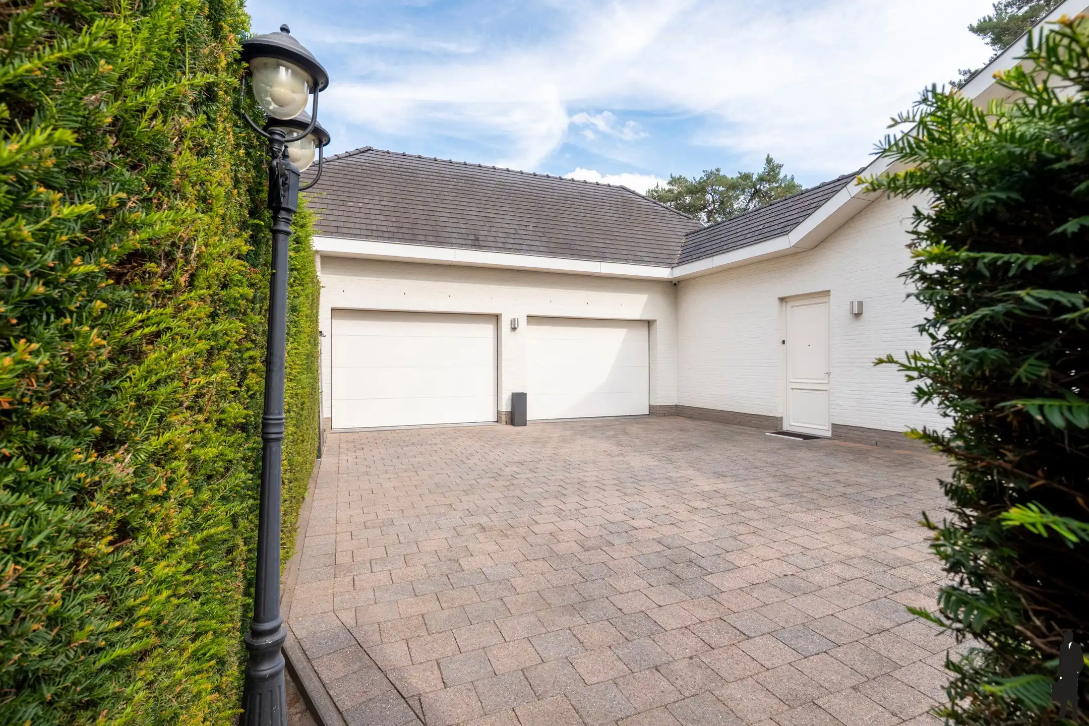 Riante villa (maar liefst 454m² woonopp.) vlakbij Nederland foto 21
