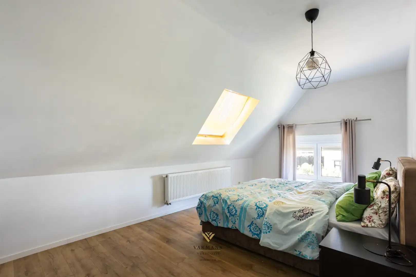 Alleenstaande woning op den buiten met 3 slaapkamers en garage foto 16