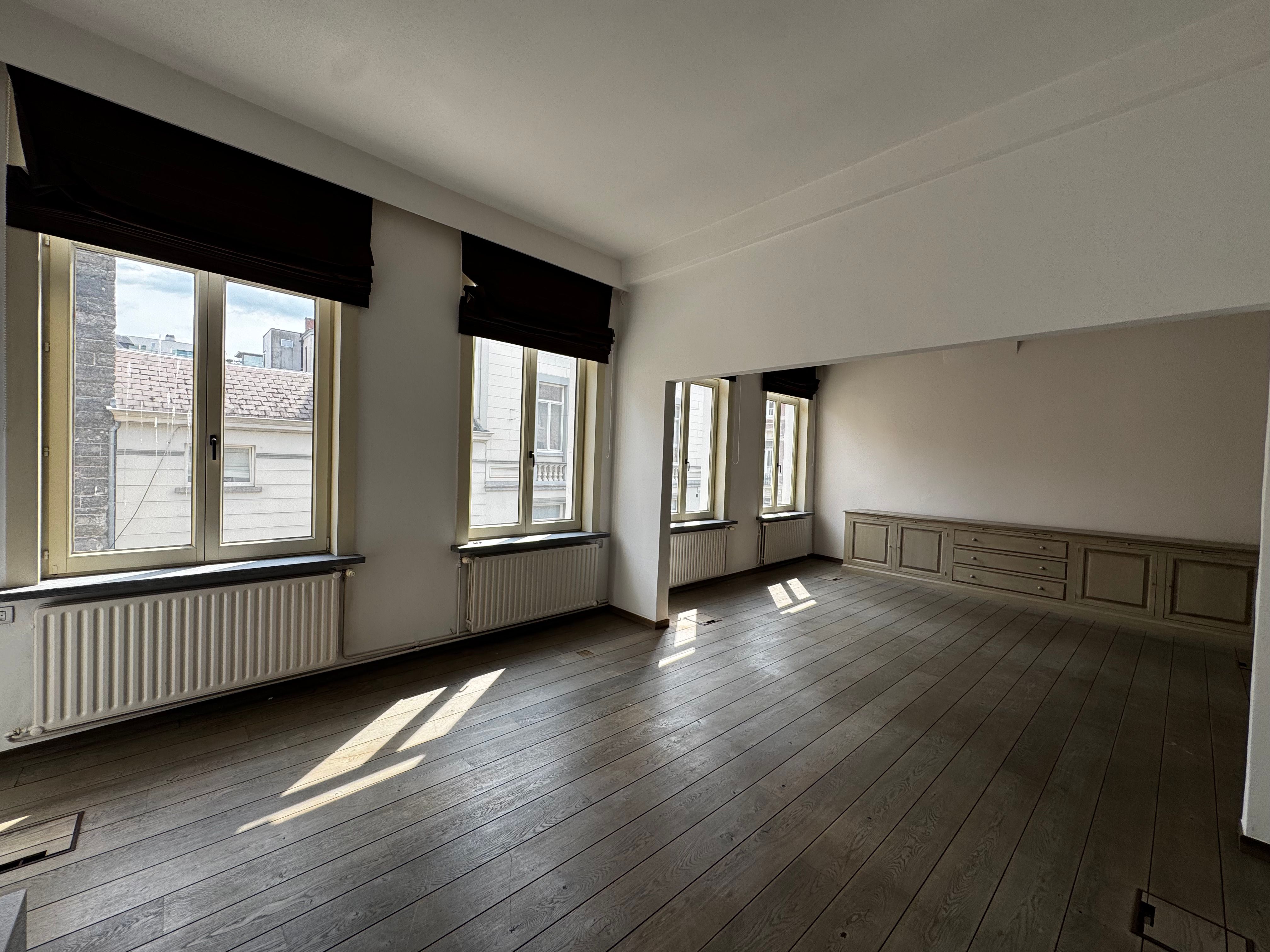 Volledig gerenoveerd handelspand met duplexappartement foto 11