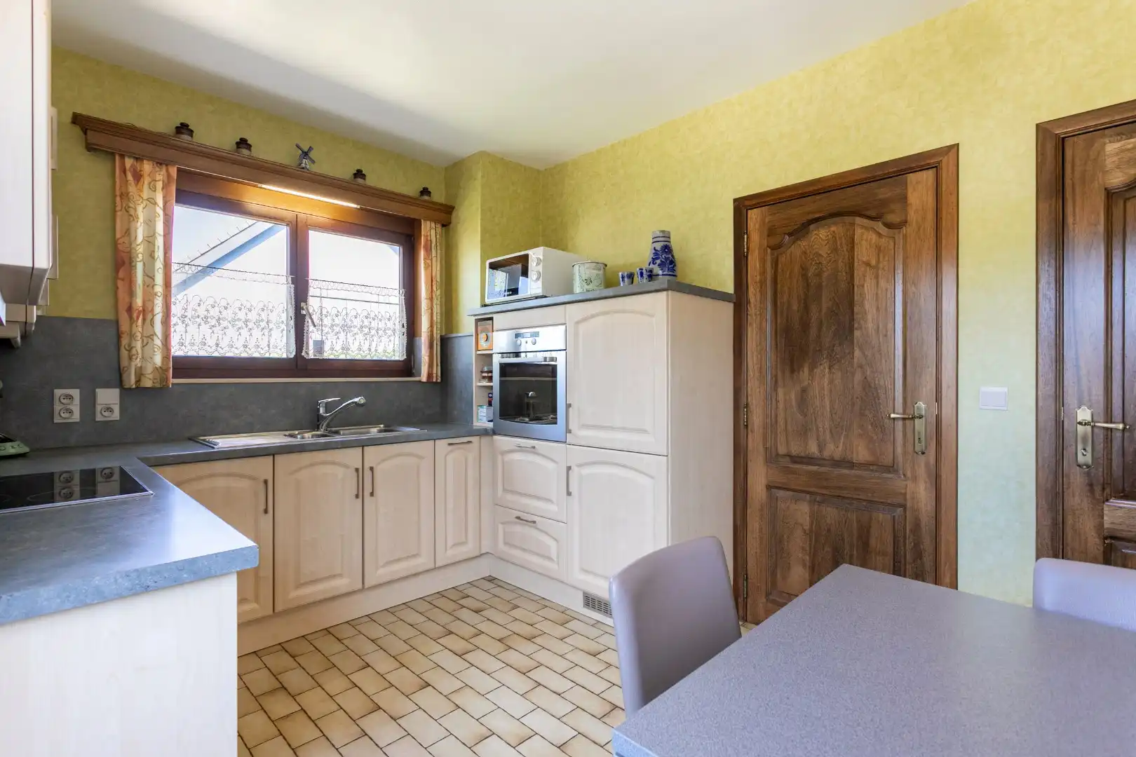 Verzorgde woning met 3 slpk, garage en tuin foto 13
