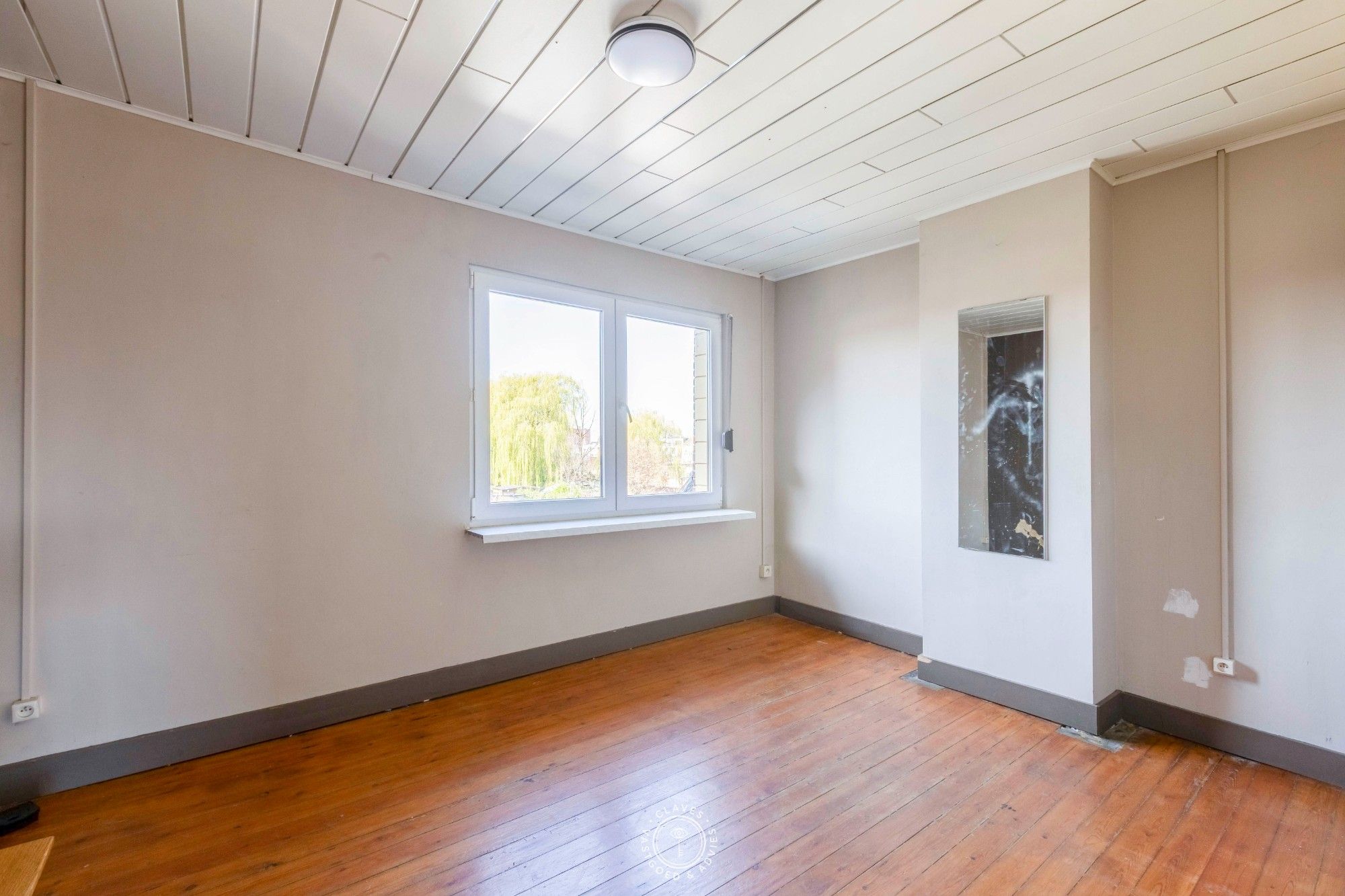 Op te frissen woning met vernieuwde structuur, zonnepanelen en zuidgerichte tuin foto 17