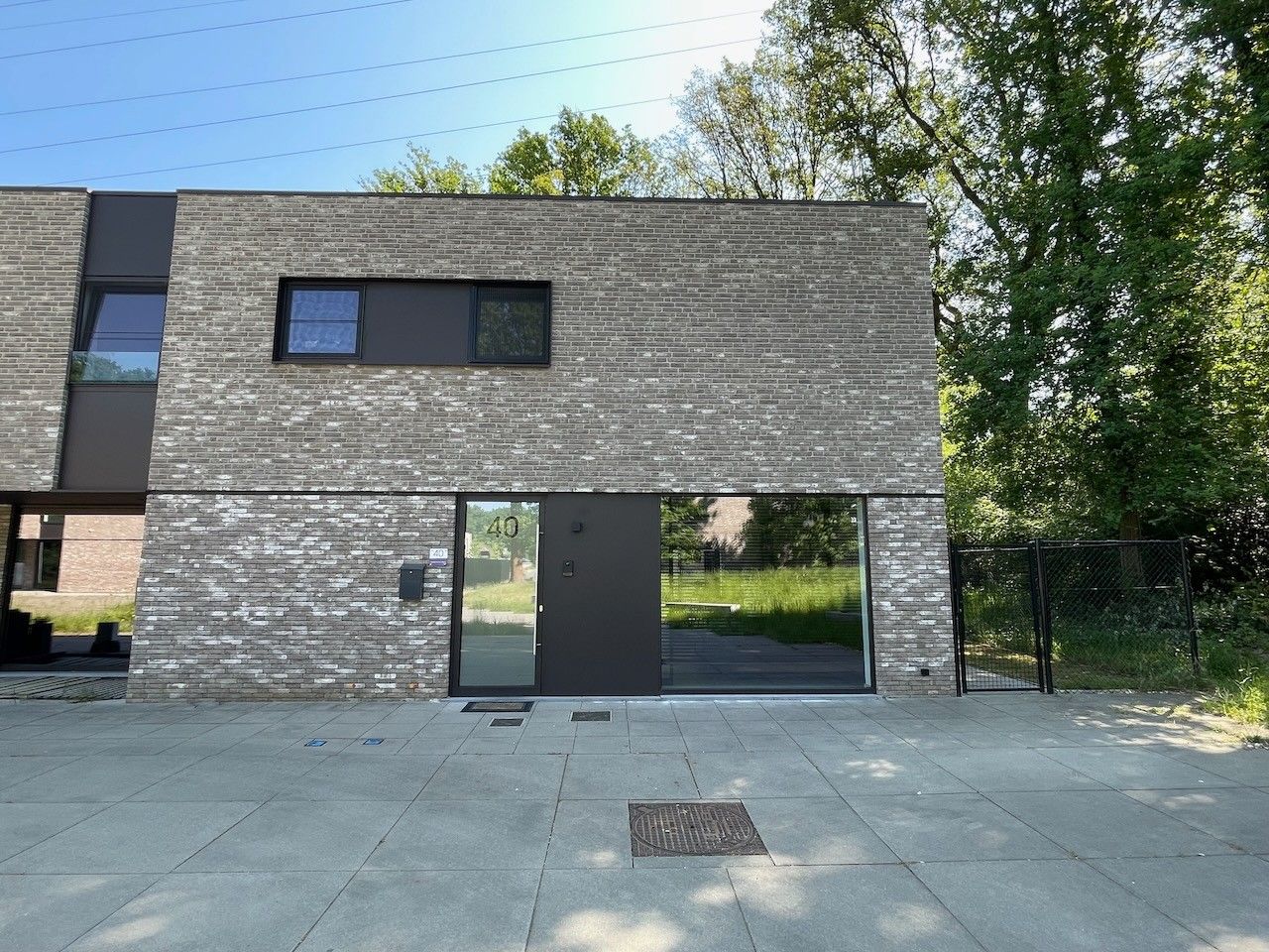 Genk - Bret, Atheneumstraat 40: Stijlvolle, energiezuinige woning met 3 slaapkamers, carport, tuin,... rustig gelegen in het groen op een top-locatie! foto {{pictureIndex}}