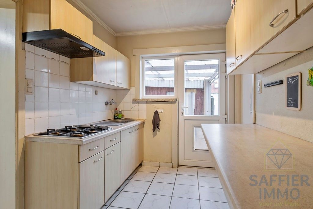 Halfopen bebouwing met zonnige tuin en 2 garages in rustige wijk te Izegem foto 12