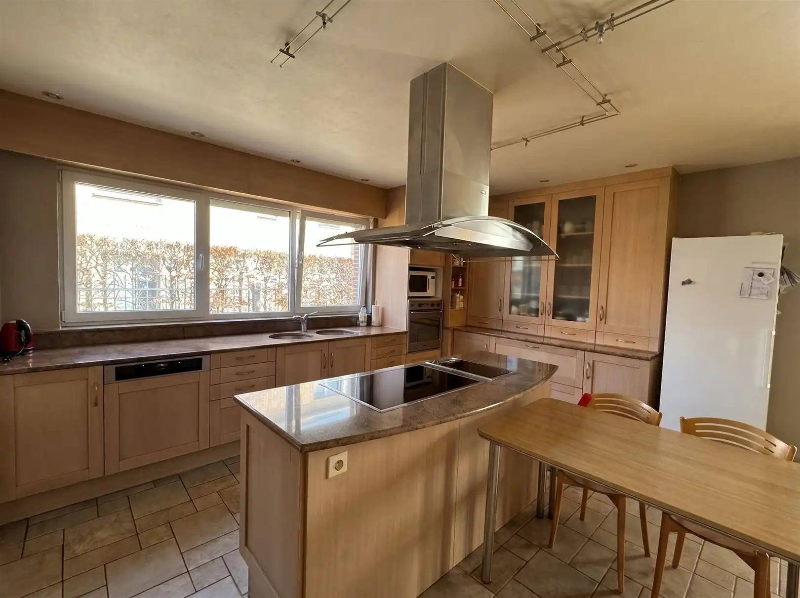Woning met kantoren en magazijn van 1500m² foto 13