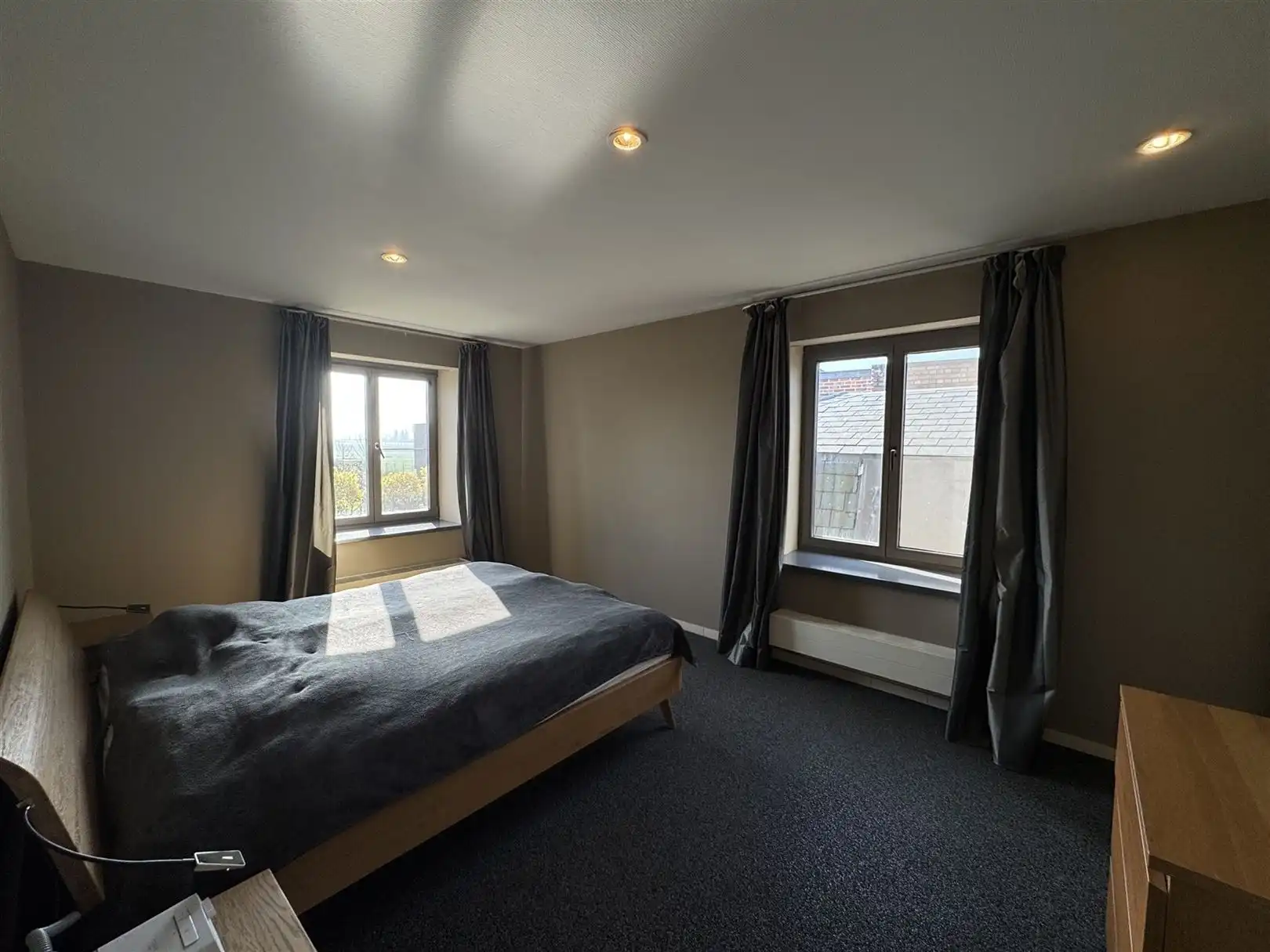 Woning met kantoren en magazijn van 1500m² foto 13