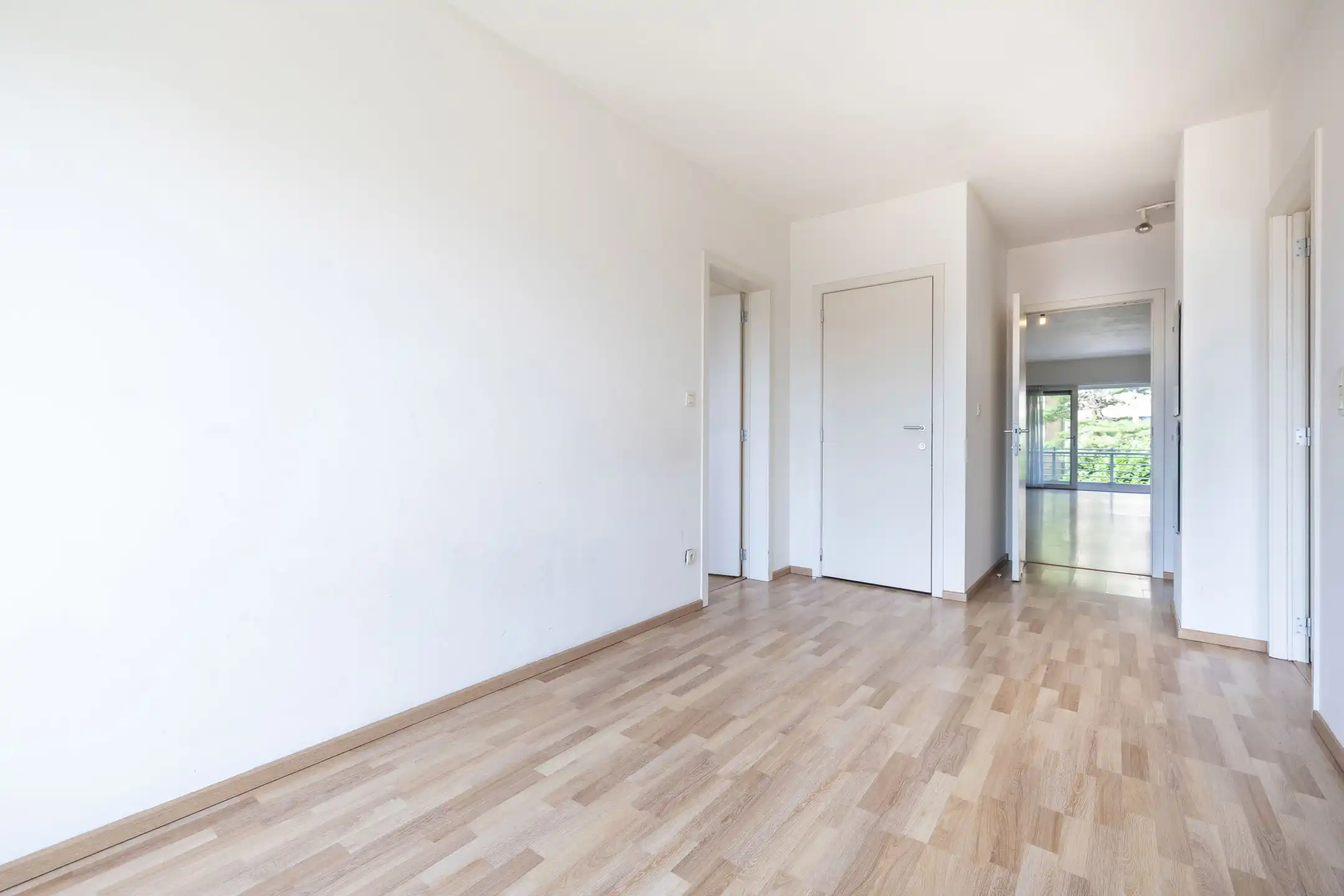 Appartement met 2 slaapkamers + kantoor met terras en P foto 8