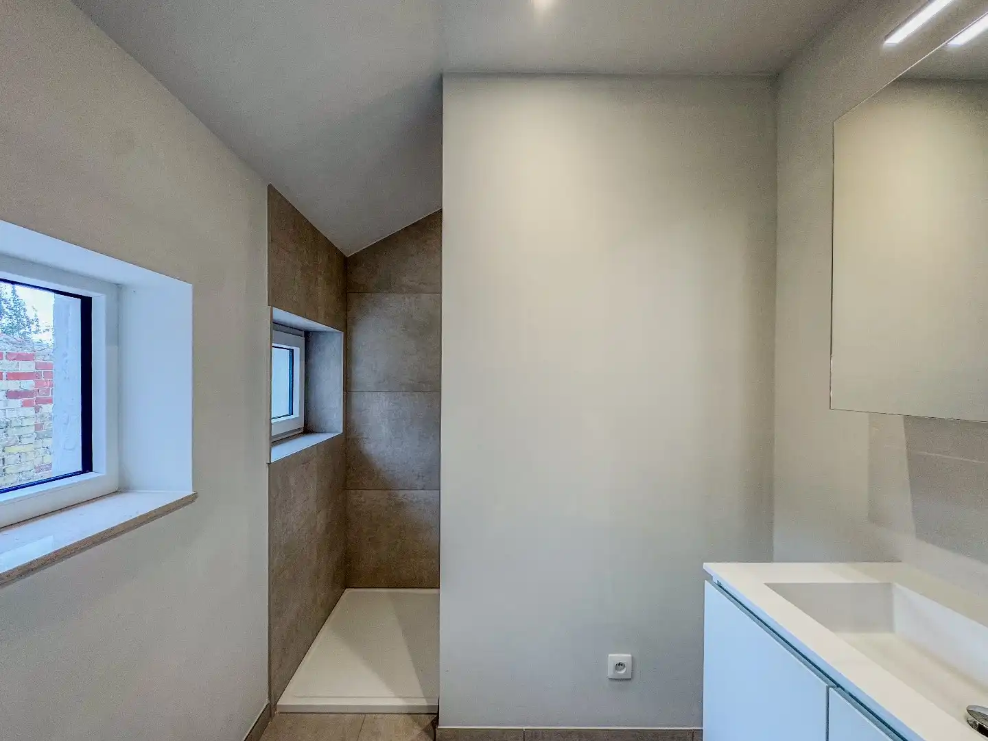 Gezellige woning met 2 slaapkamers, dressing en tuin. foto 5