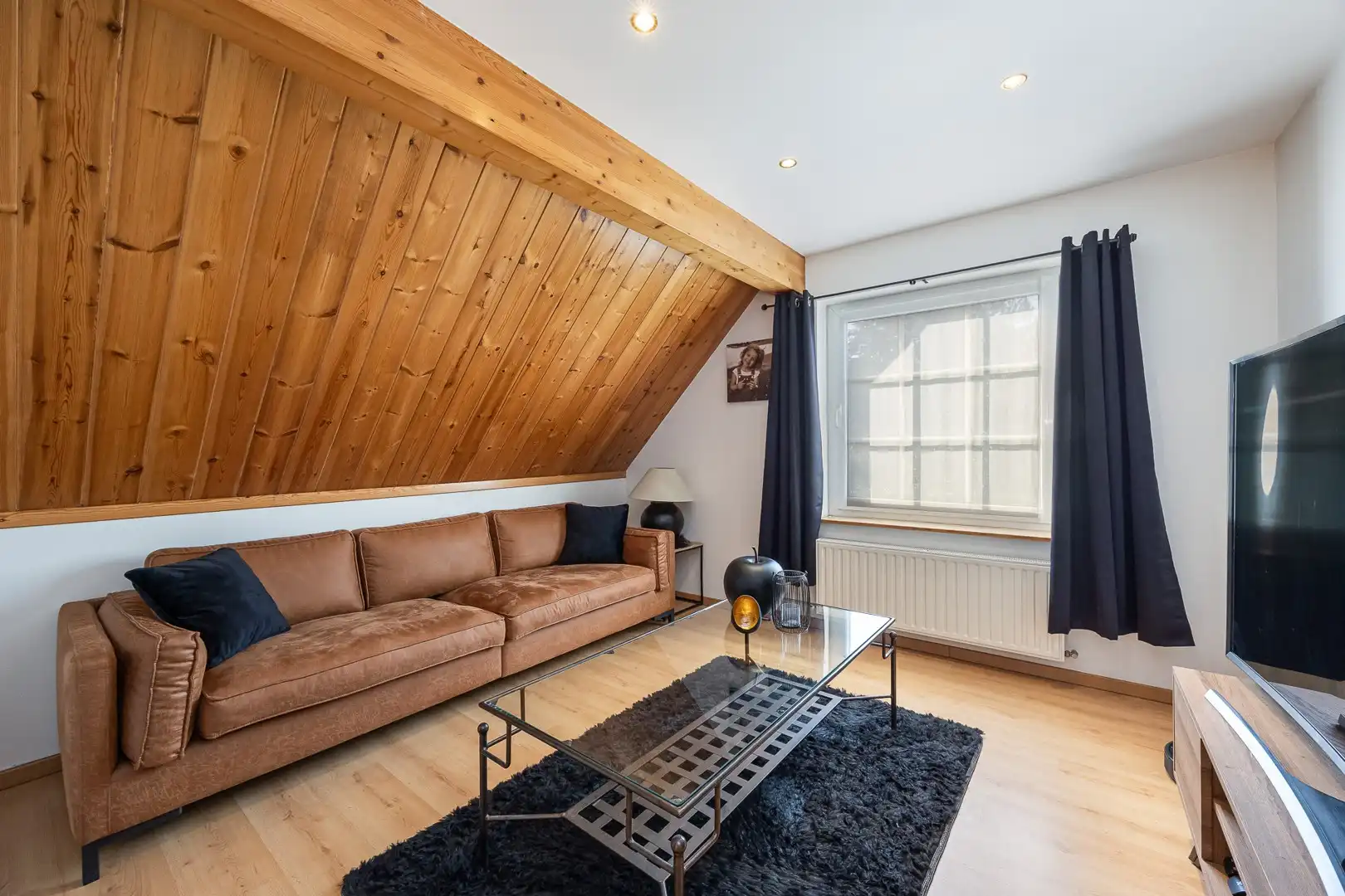 VILLA OP 2.118 M² foto 19