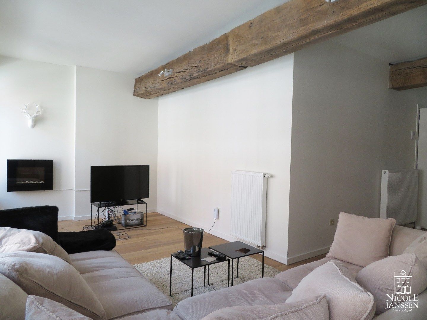 Trendy appartement met gezellig binnenterras en lift in het hartje van Maaseik foto 4
