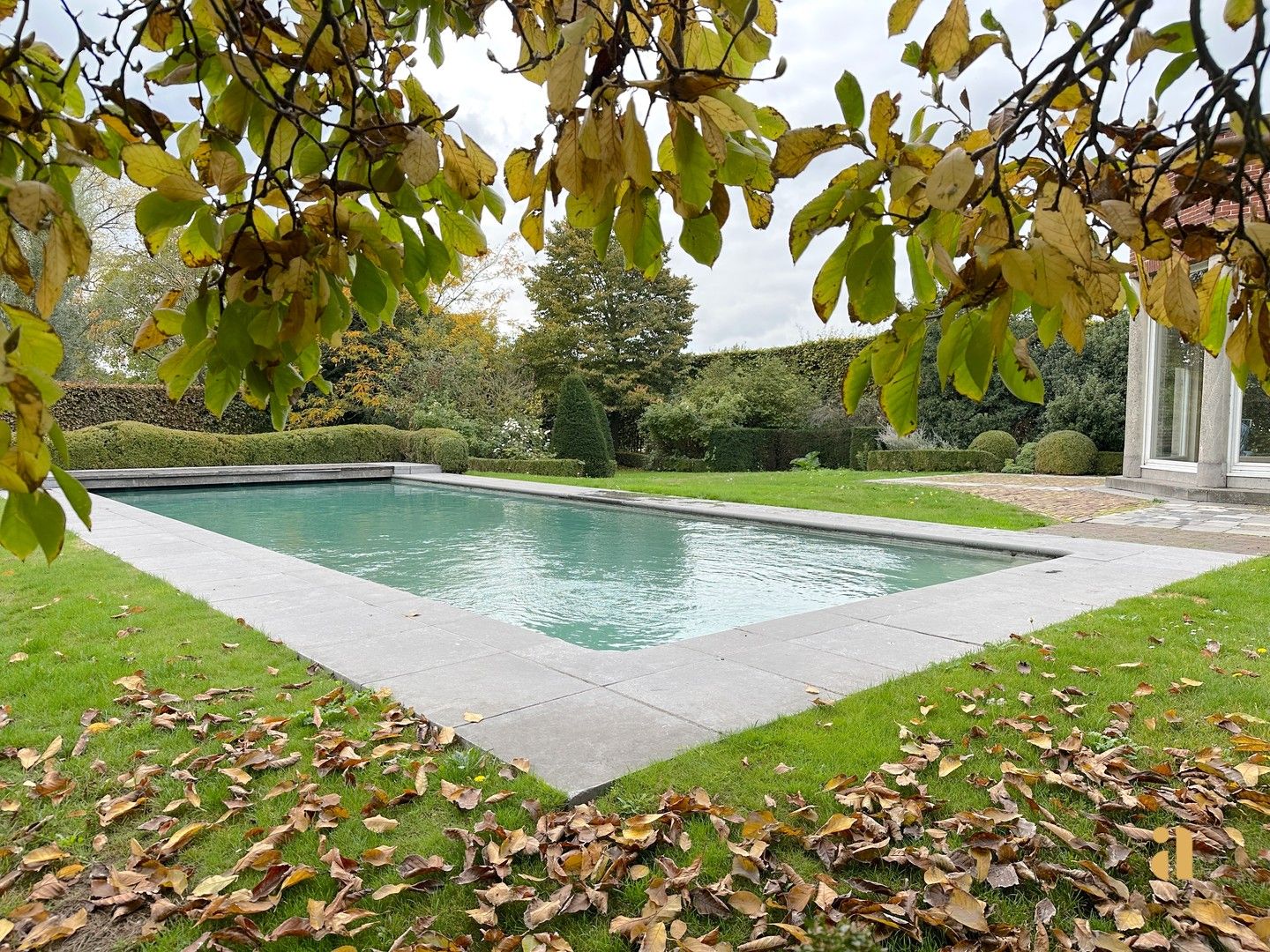 Te huur: royale woning met zwembad foto 2