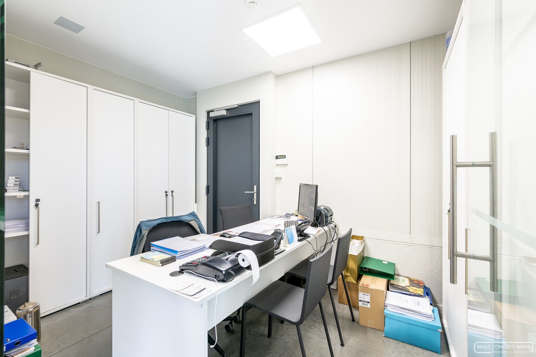 Magazijn te koop met villa, winkel en over te nemen handelsfonds foto 18