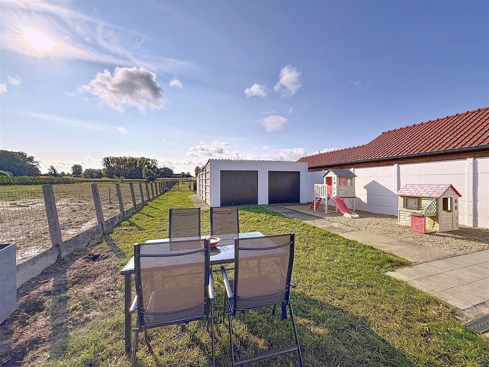 Ruime instapklare HOB, 4 slpks, garages, tuin, 16a 73ca foto 36