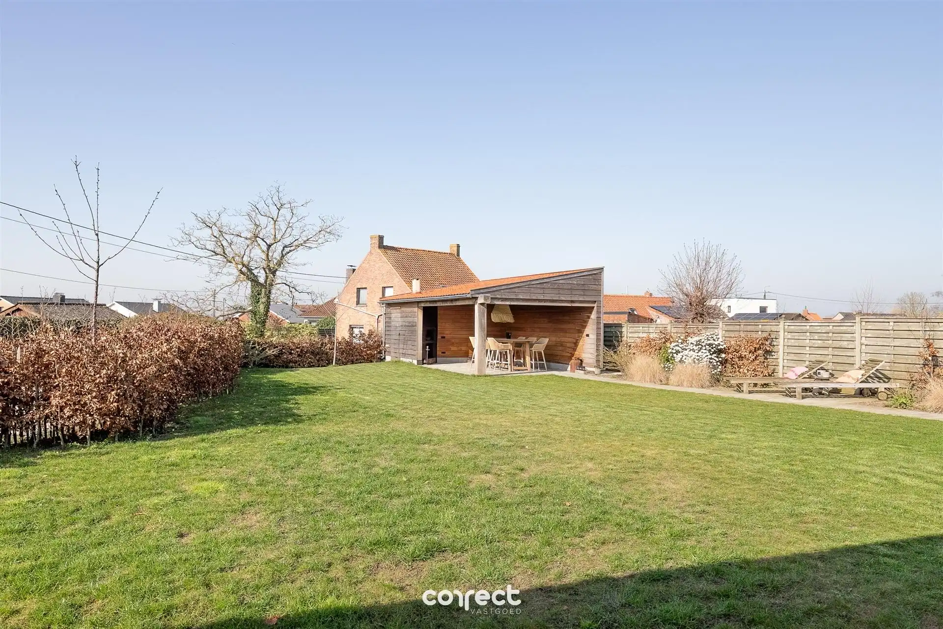 Smaakvolle, volledig gerenoveerde open bebouwing op rustige ligging. foto 18