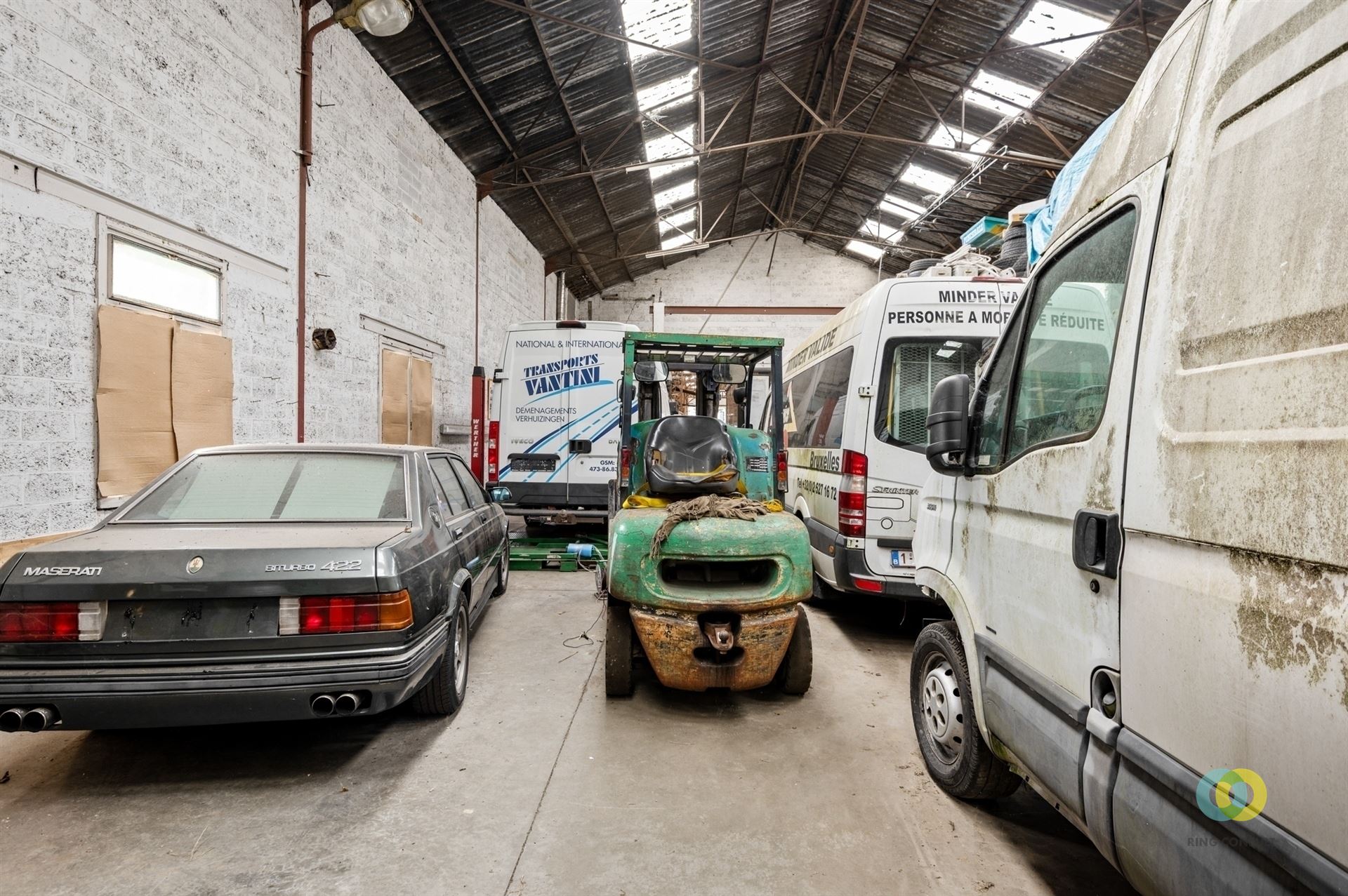 Bedrijfspand met loods, kantoor en woning foto 9